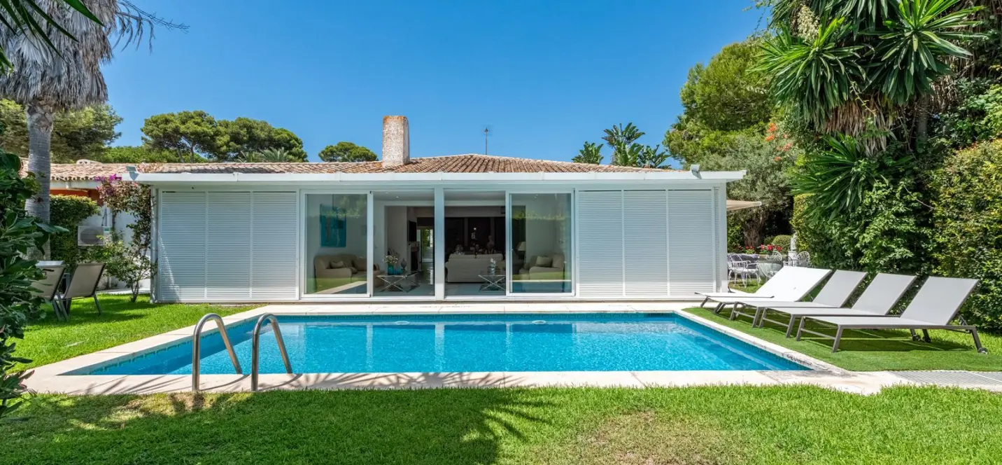 Sale of semi-detached house in Los Monteros 1