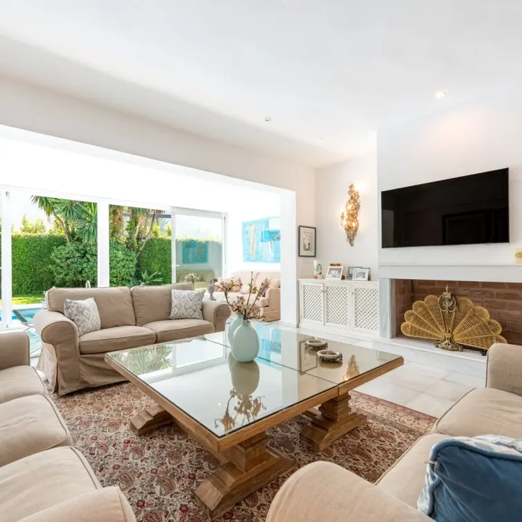 Sale of semi-detached house in Los Monteros