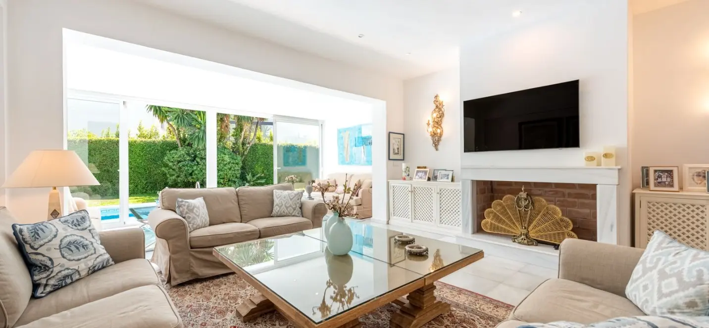 Sale of semi-detached house in Los Monteros 2