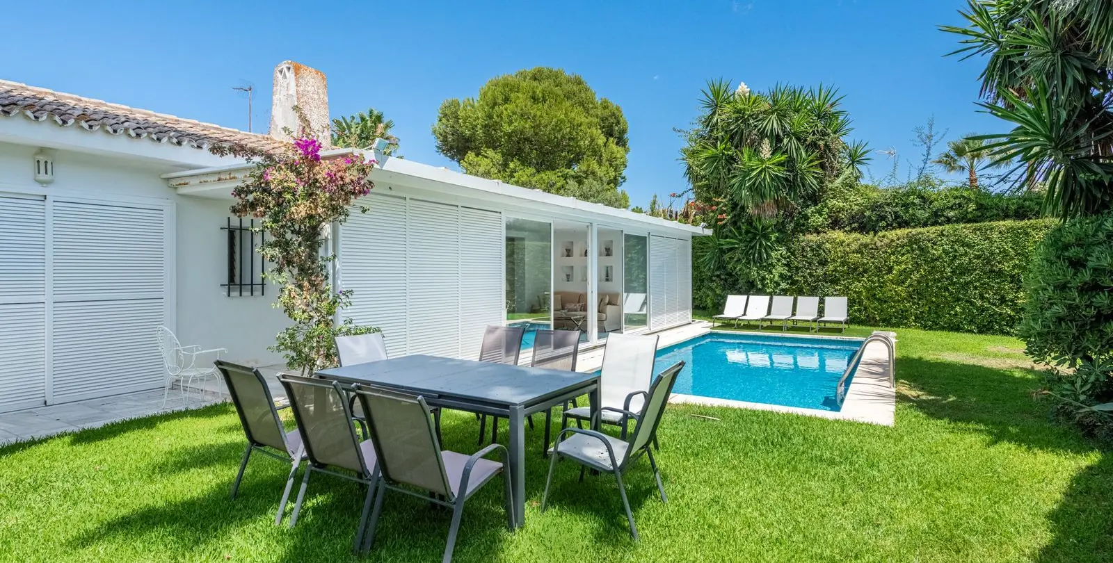 Sale of semi-detached house in Los Monteros 7