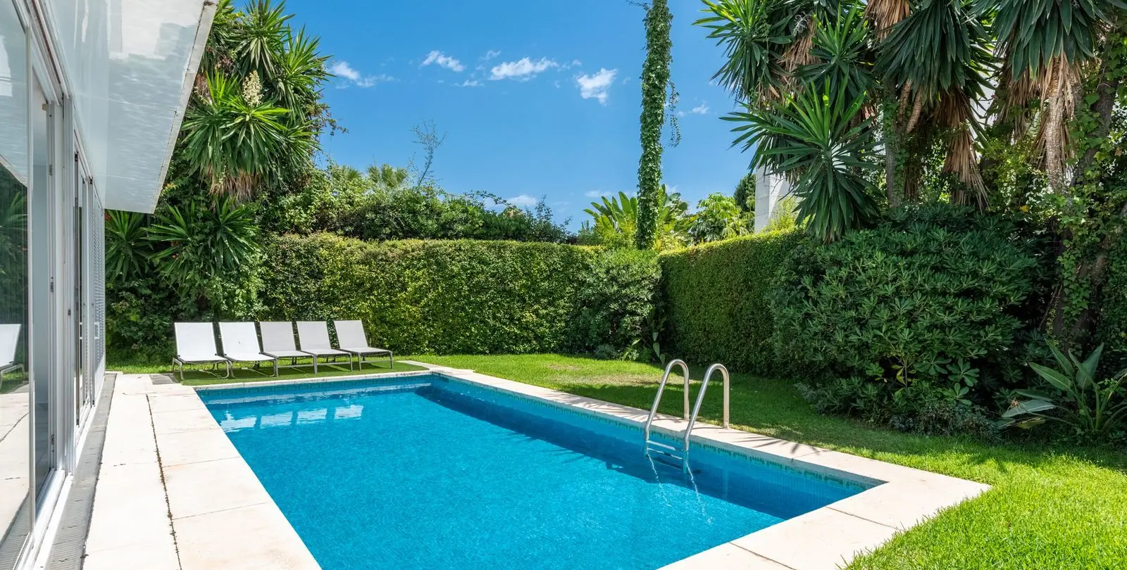 Sale of semi-detached house in Los Monteros 8