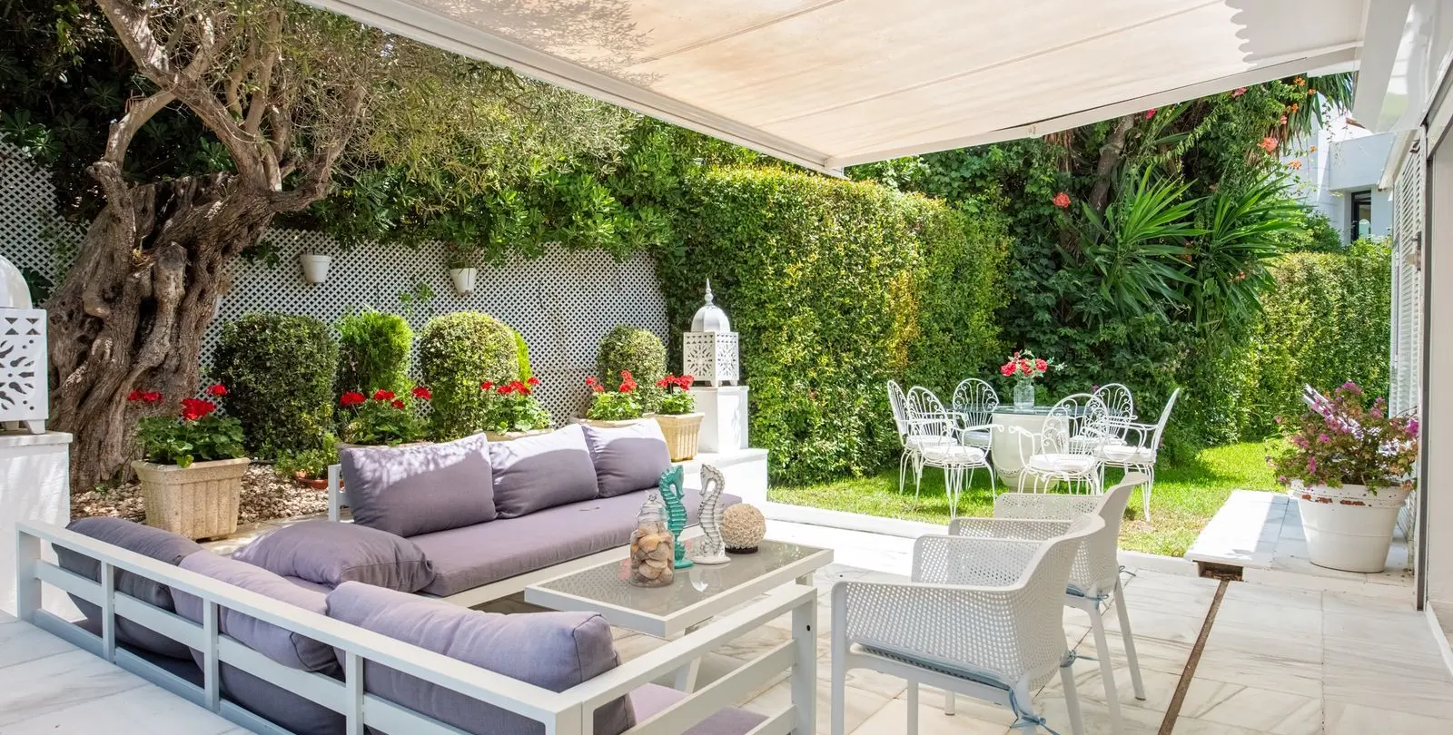Sale of semi-detached house in Los Monteros 9