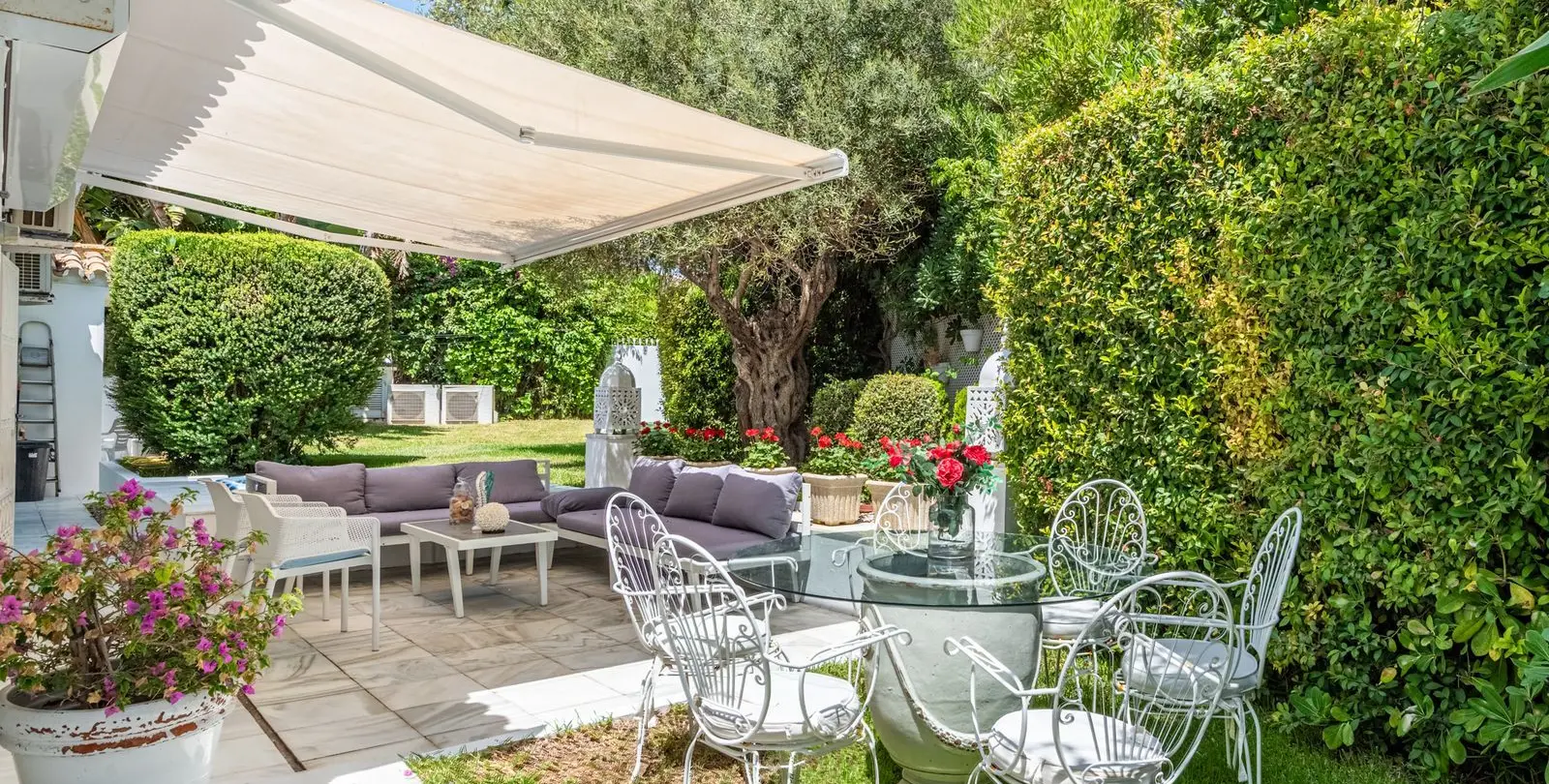 Sale of semi-detached house in Los Monteros 10