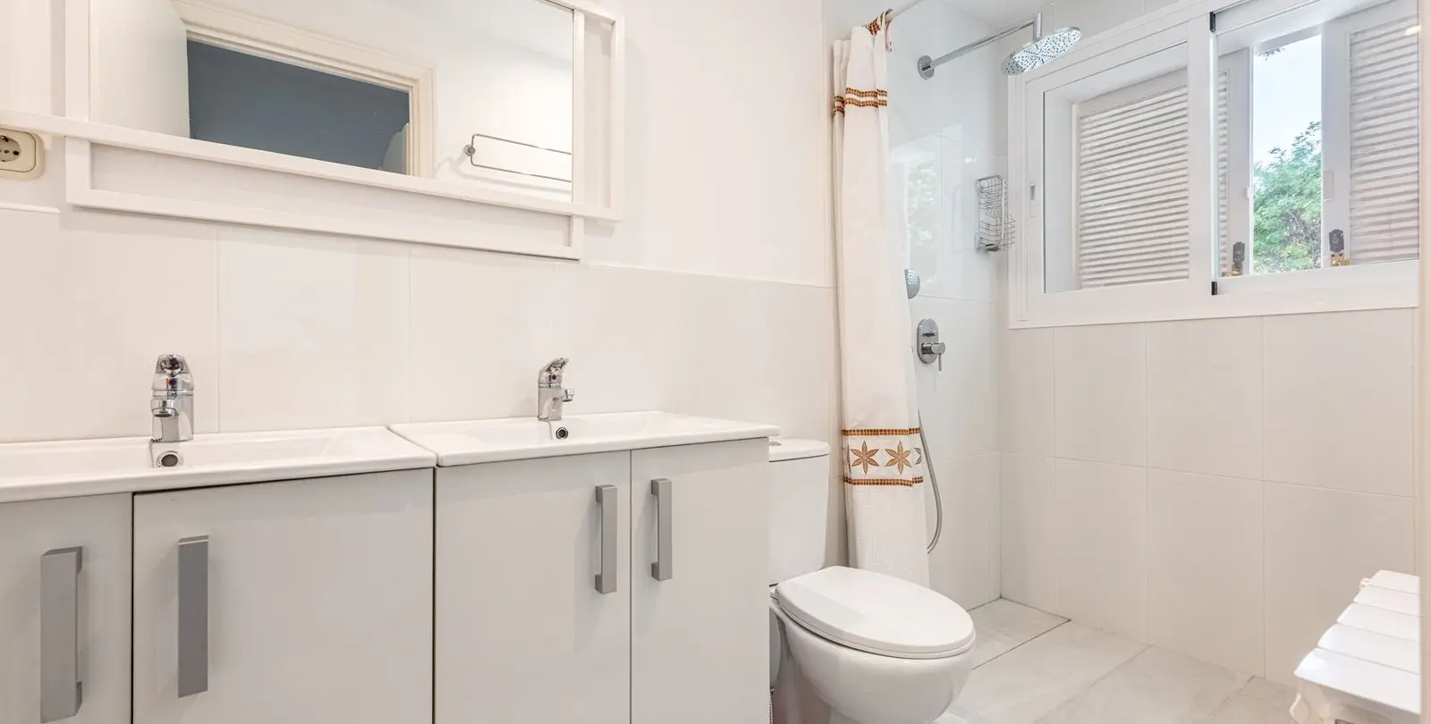 Sale of semi-detached house in Los Monteros 21