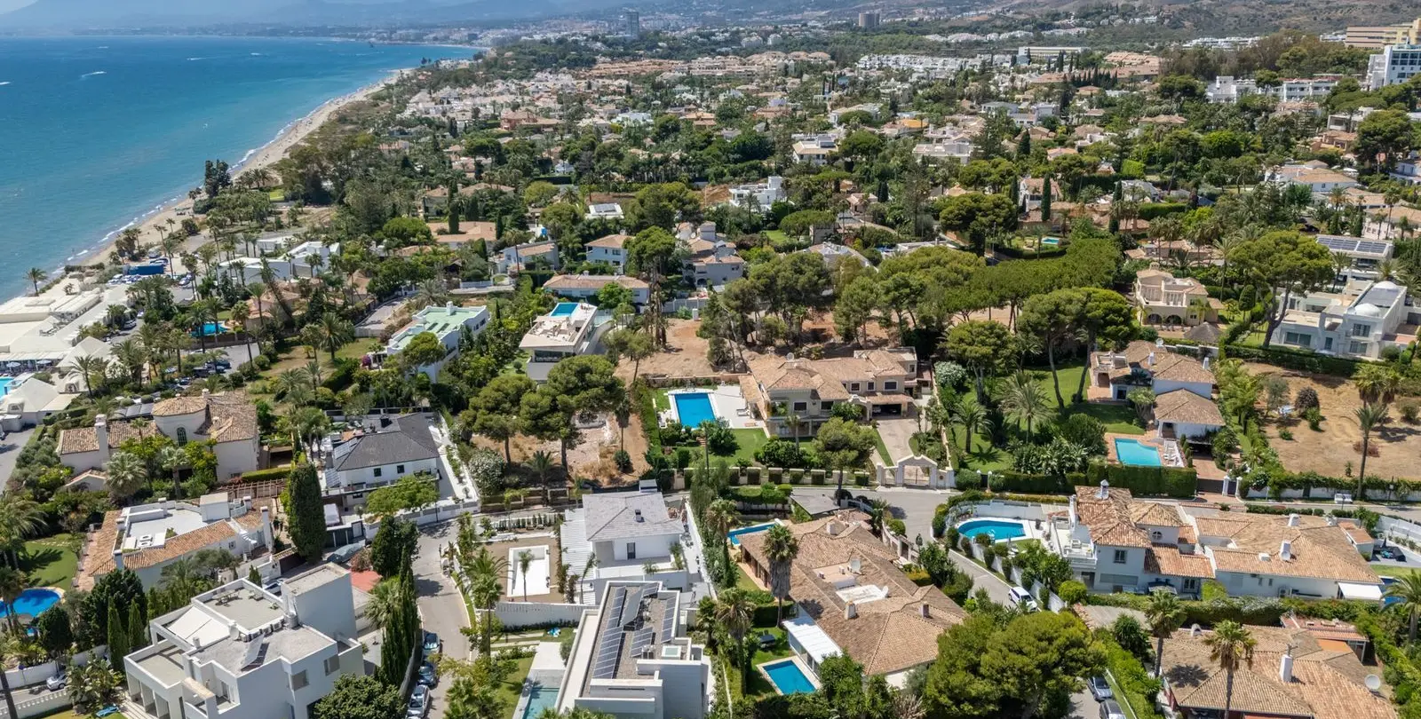 Sale of semi-detached house in Los Monteros 24