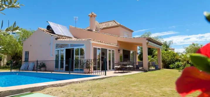 Краткосрочная аренда  отдельно стоящей виллы в Estepona 3