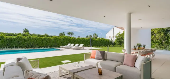 Long-term rent of detached villa in The Golden Mile 1
