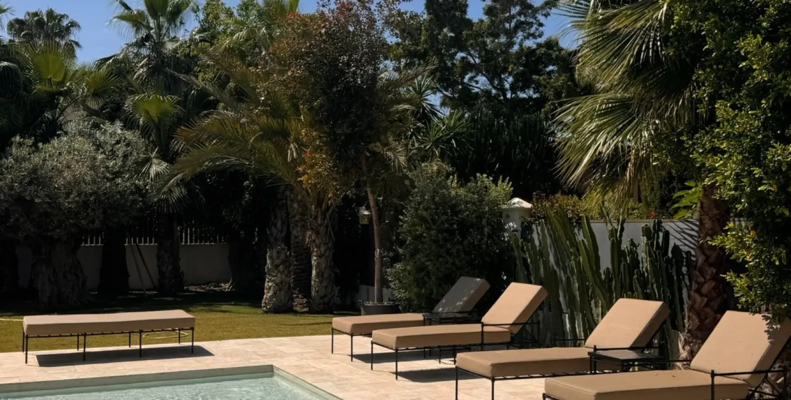 Short-term rent of detached villa in Aloha 10