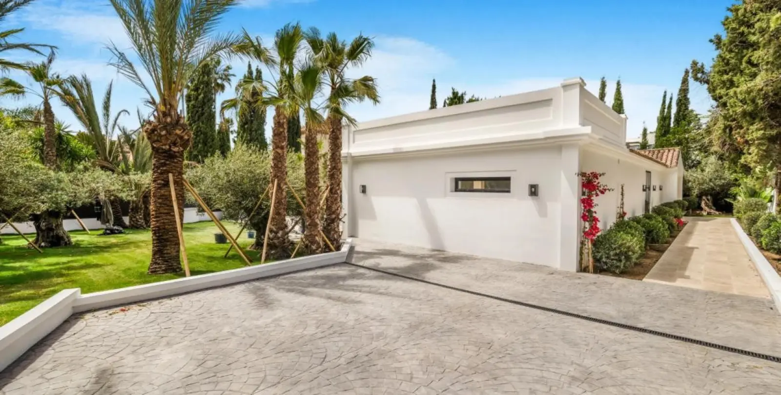 Short-term rent of detached villa in Aloha 17
