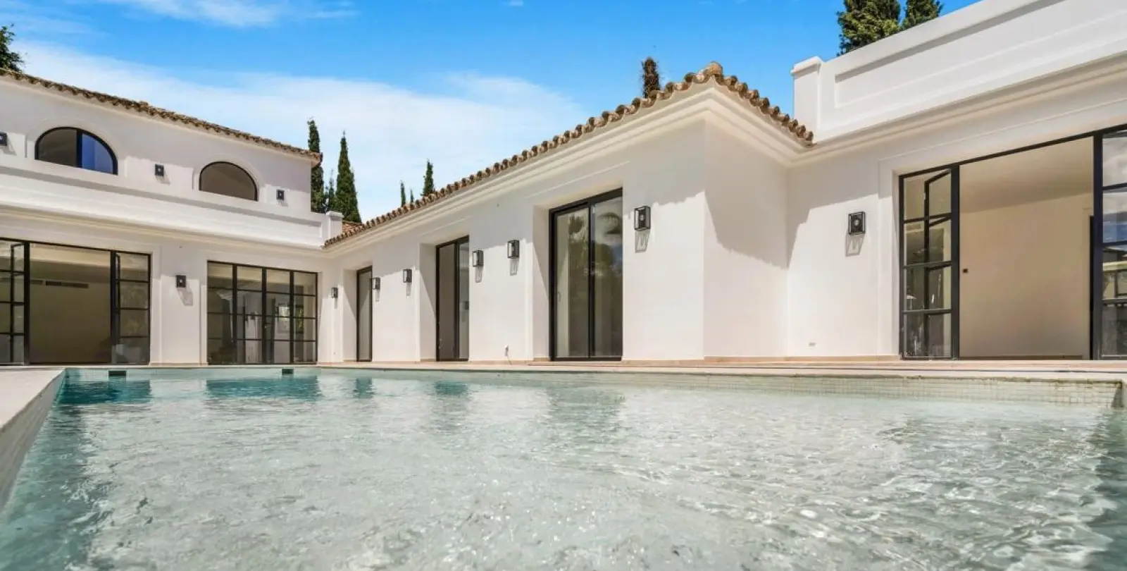 Short-term rent of detached villa in Aloha 18