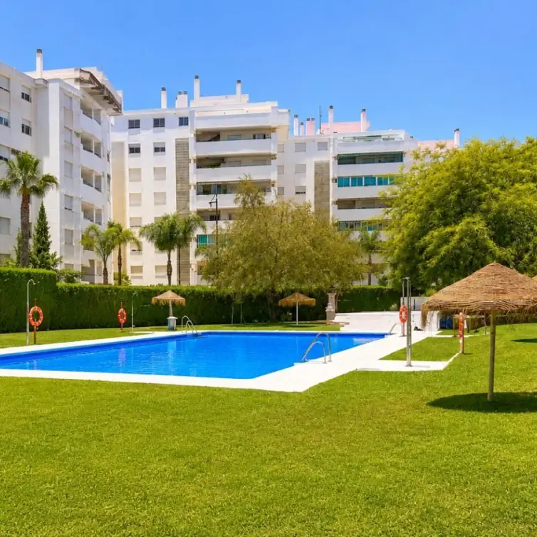 Venta de apartamento en planta media en Fuengirola
