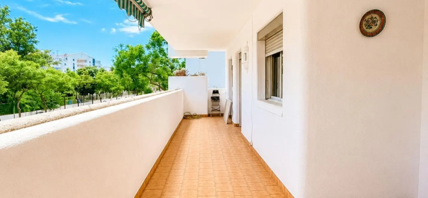 Venta de apartamento en planta media en Fuengirola 1