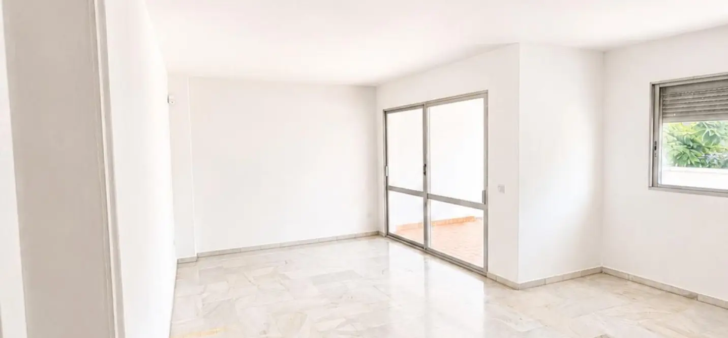 Venta de apartamento en planta media en Fuengirola 2