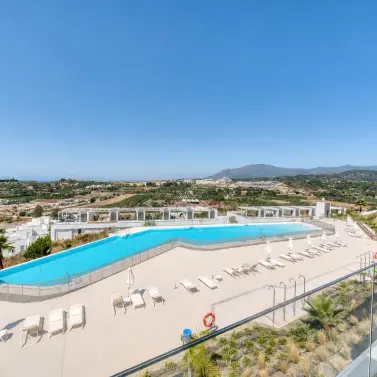 Venta de apartamento en planta media en Estepona