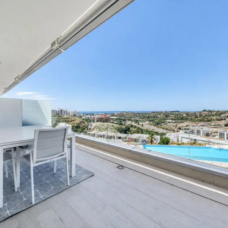 Venta de apartamento en planta media en Estepona