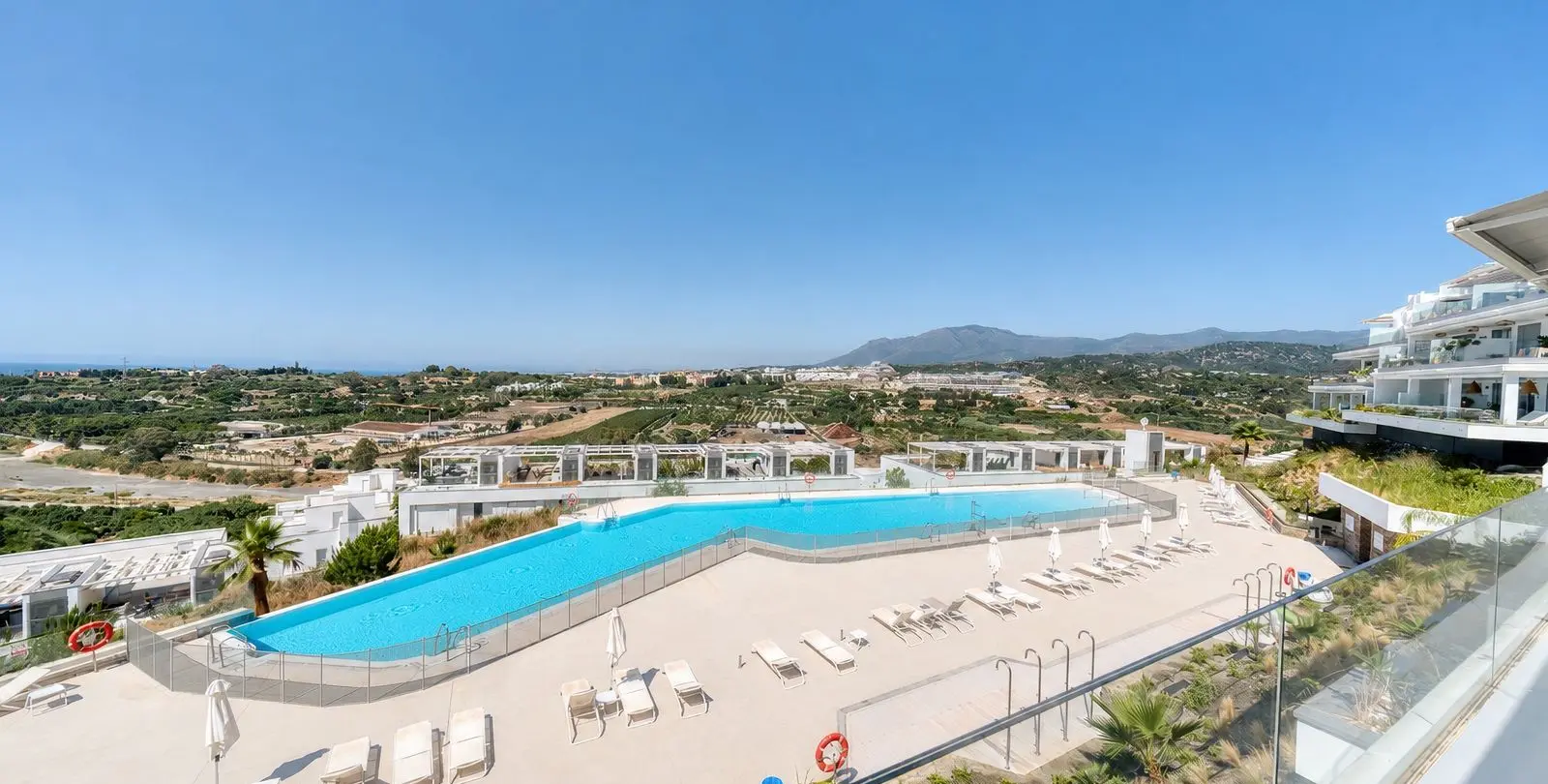 Продажа апартаментов на среднем этаже в Estepona 3