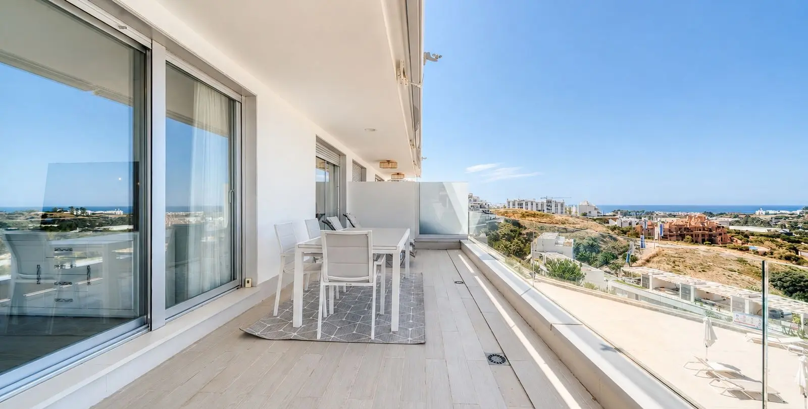 Продажа апартаментов на среднем этаже в Estepona 4