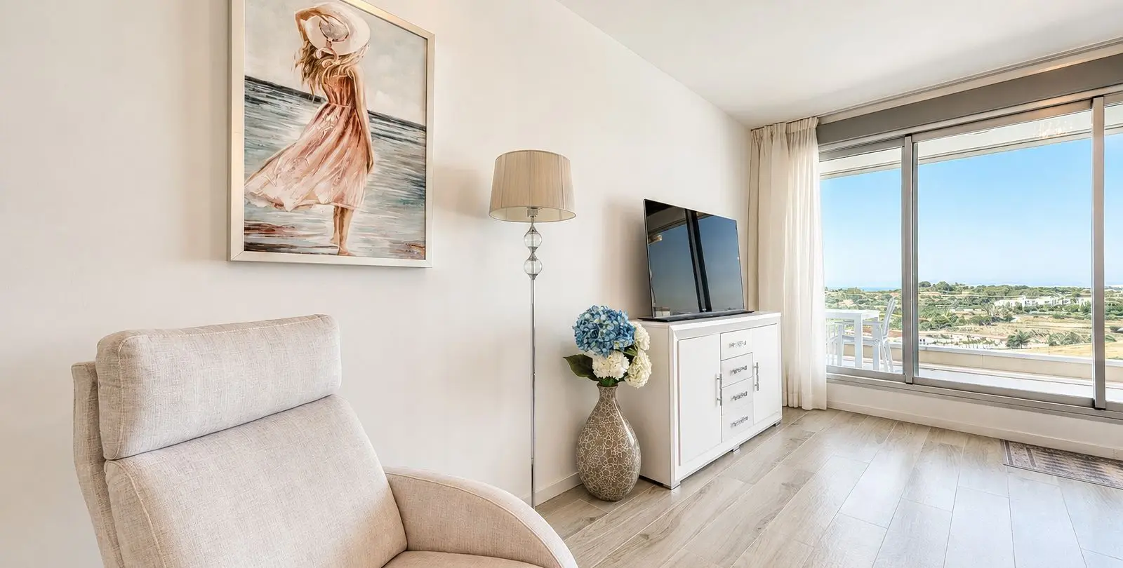Продажа апартаментов на среднем этаже в Estepona 5
