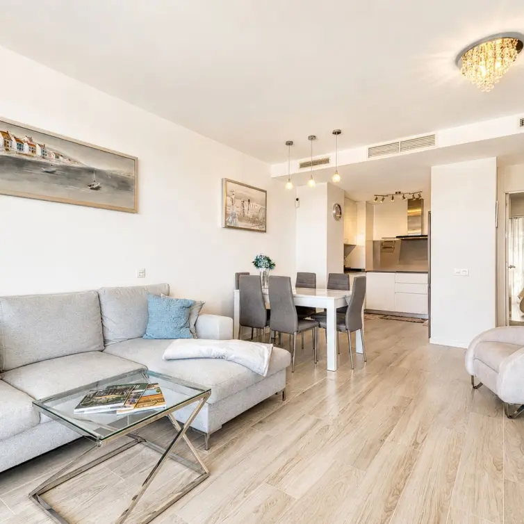 Venta de apartamento en planta media en Estepona