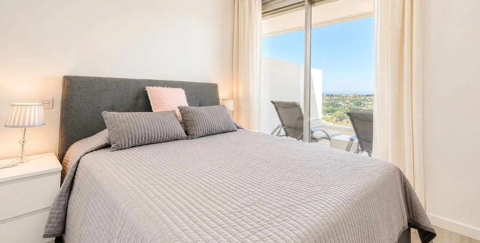 Продажа апартаментов на среднем этаже в Estepona 20