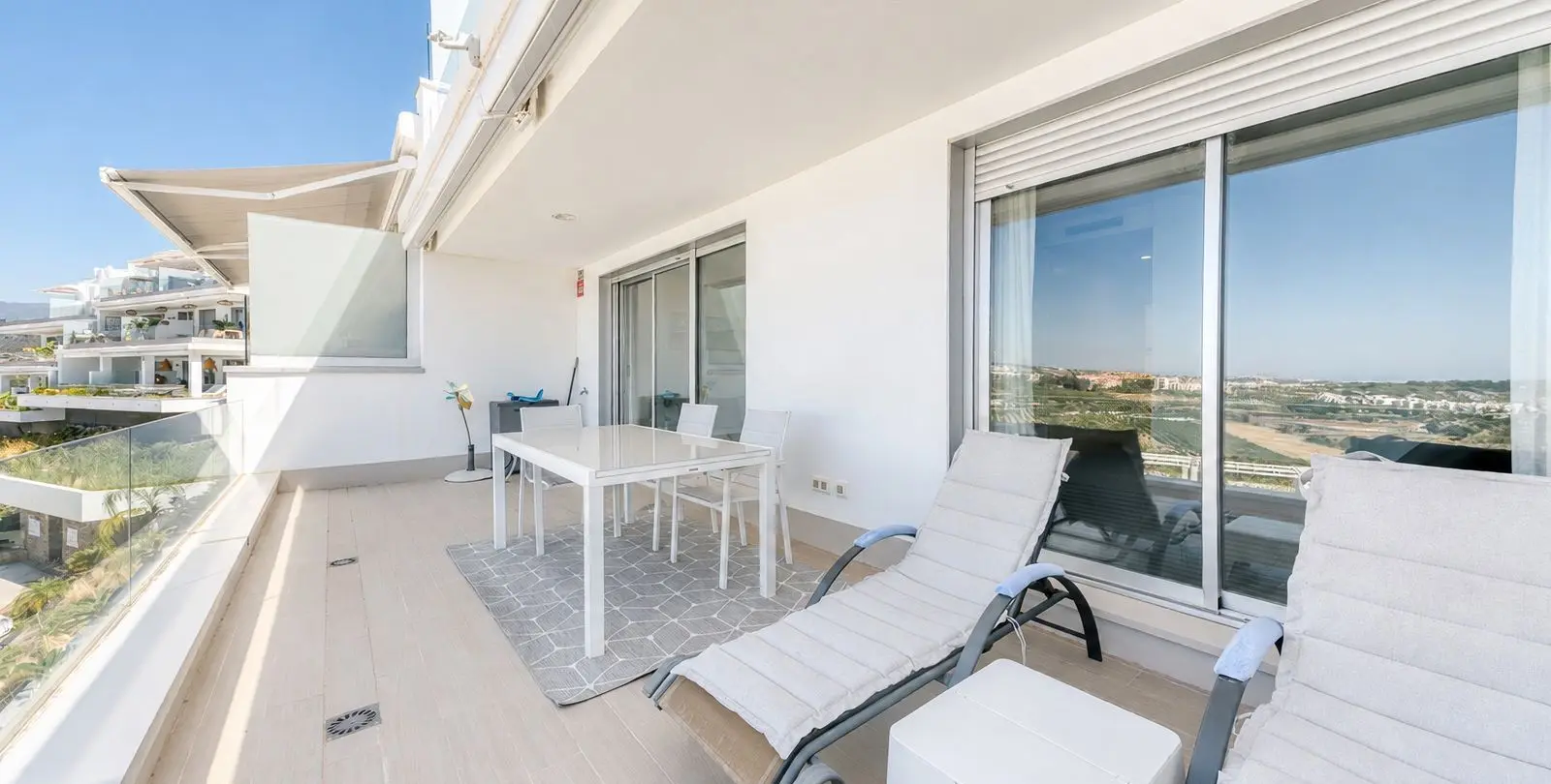 Продажа апартаментов на среднем этаже в Estepona 21