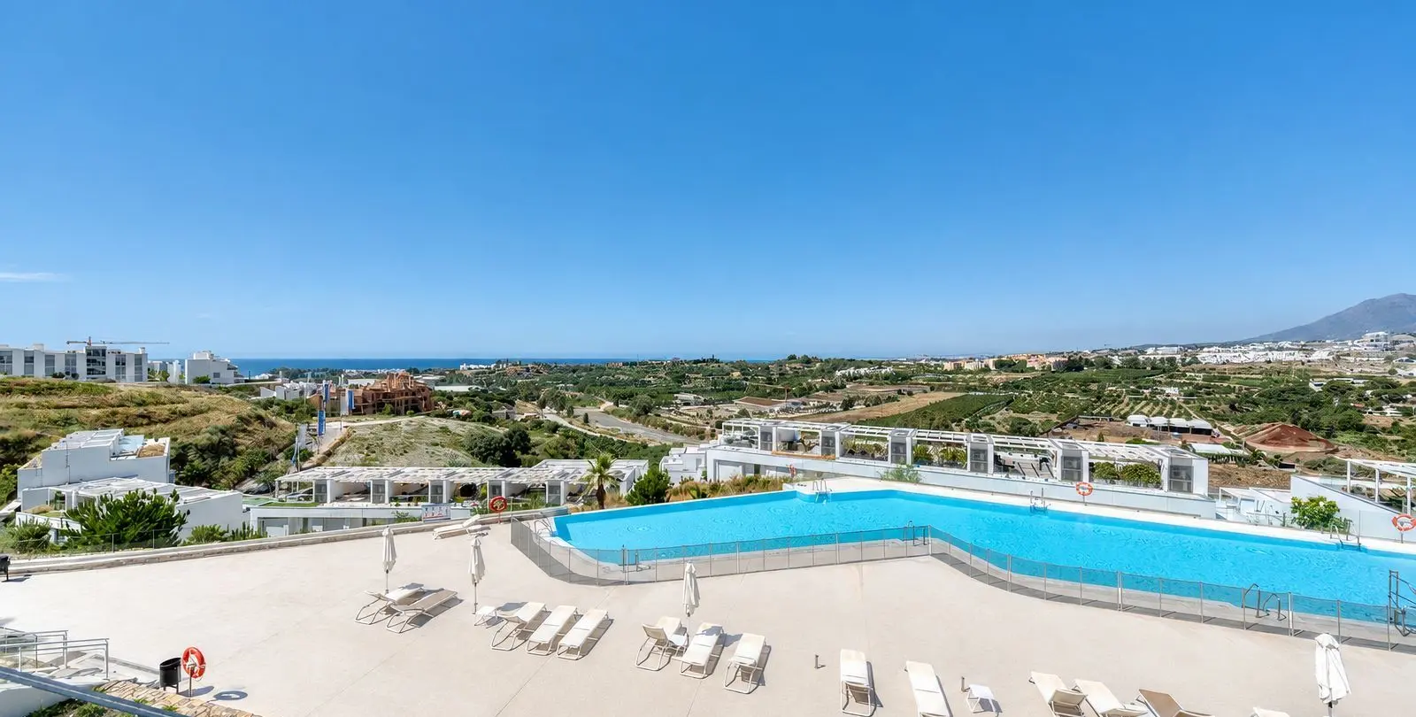 Продажа апартаментов на среднем этаже в Estepona 22