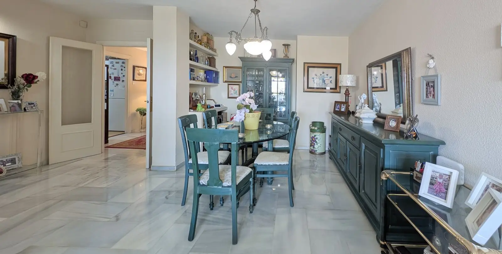 Sale of middle floor apartment in Fuengirola 10