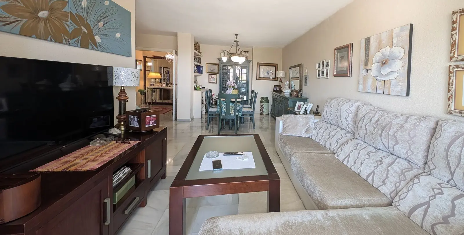 Sale of middle floor apartment in Fuengirola 11