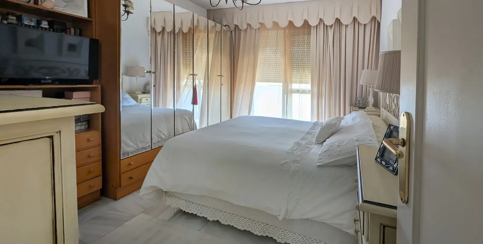 Sale of middle floor apartment in Fuengirola 13