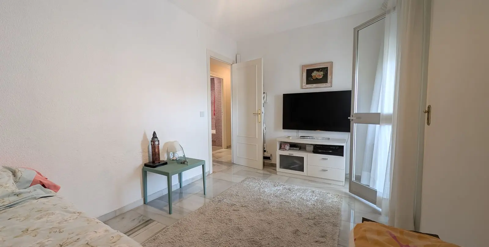 Sale of middle floor apartment in Fuengirola 23