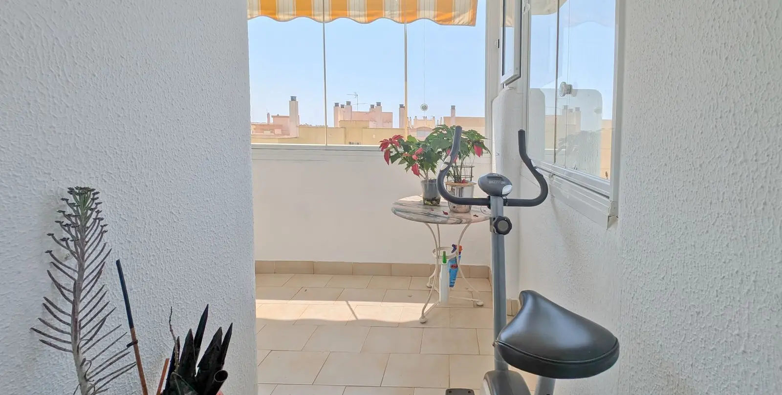 Sale of middle floor apartment in Fuengirola 24