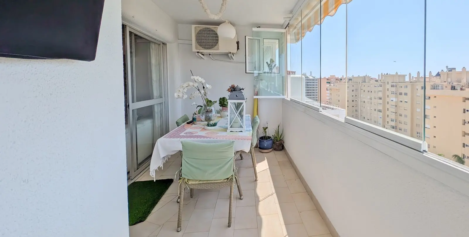 Sale of middle floor apartment in Fuengirola 26