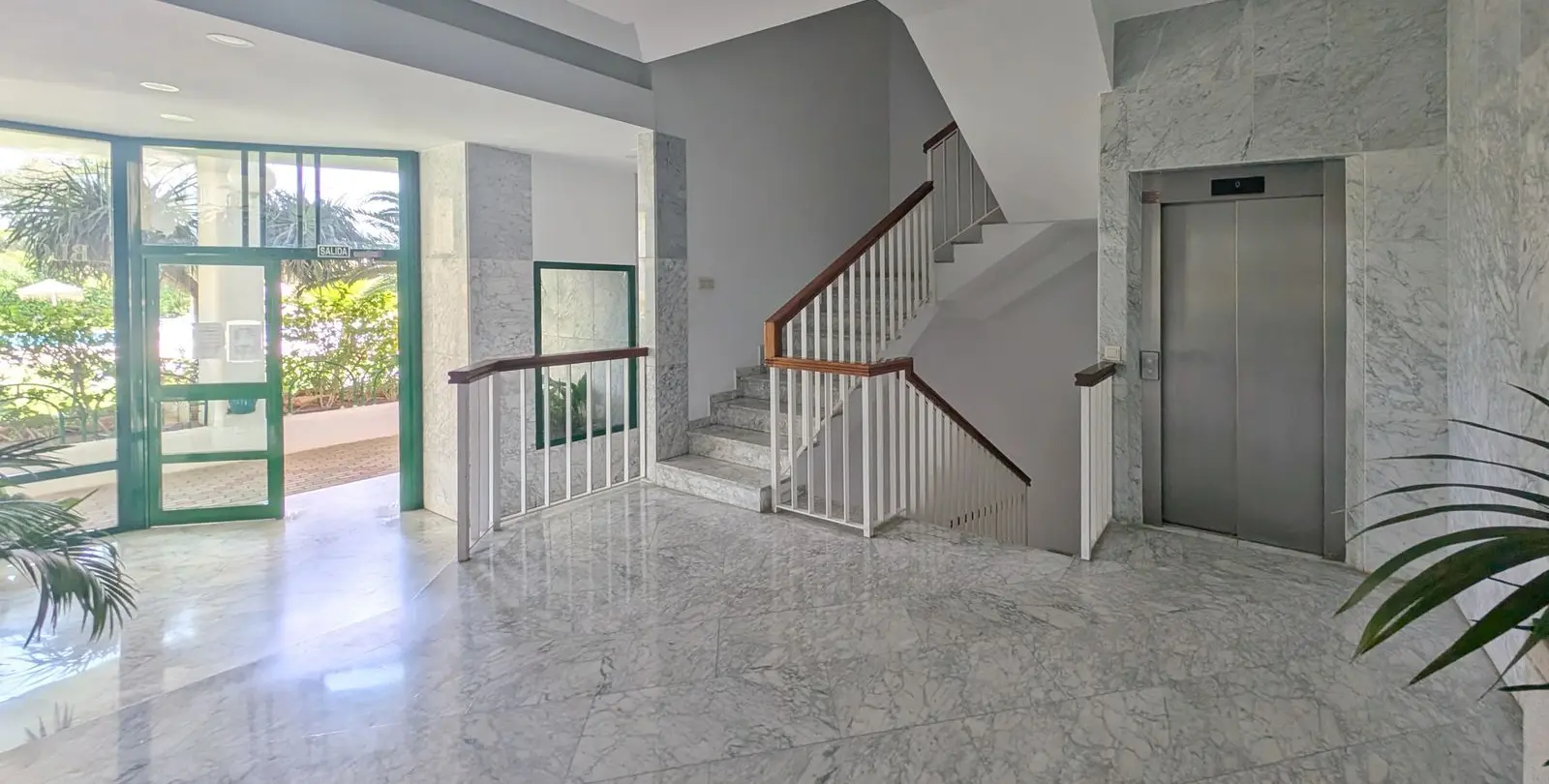 Sale of middle floor apartment in Fuengirola 28