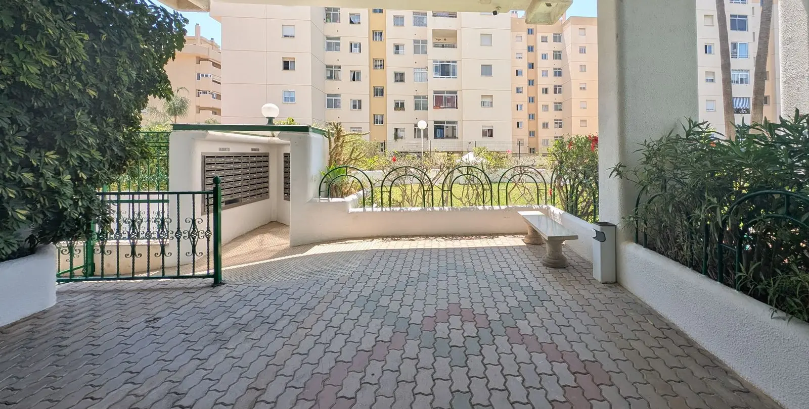Sale of middle floor apartment in Fuengirola 29