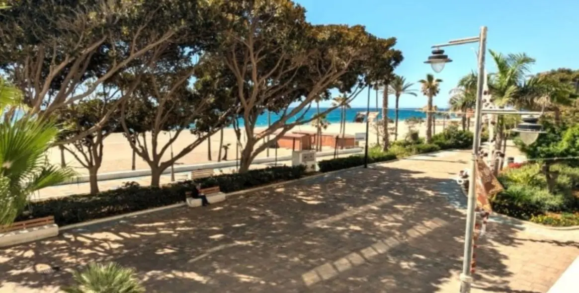 Продажа апартаментов на среднем этаже в Estepona 5