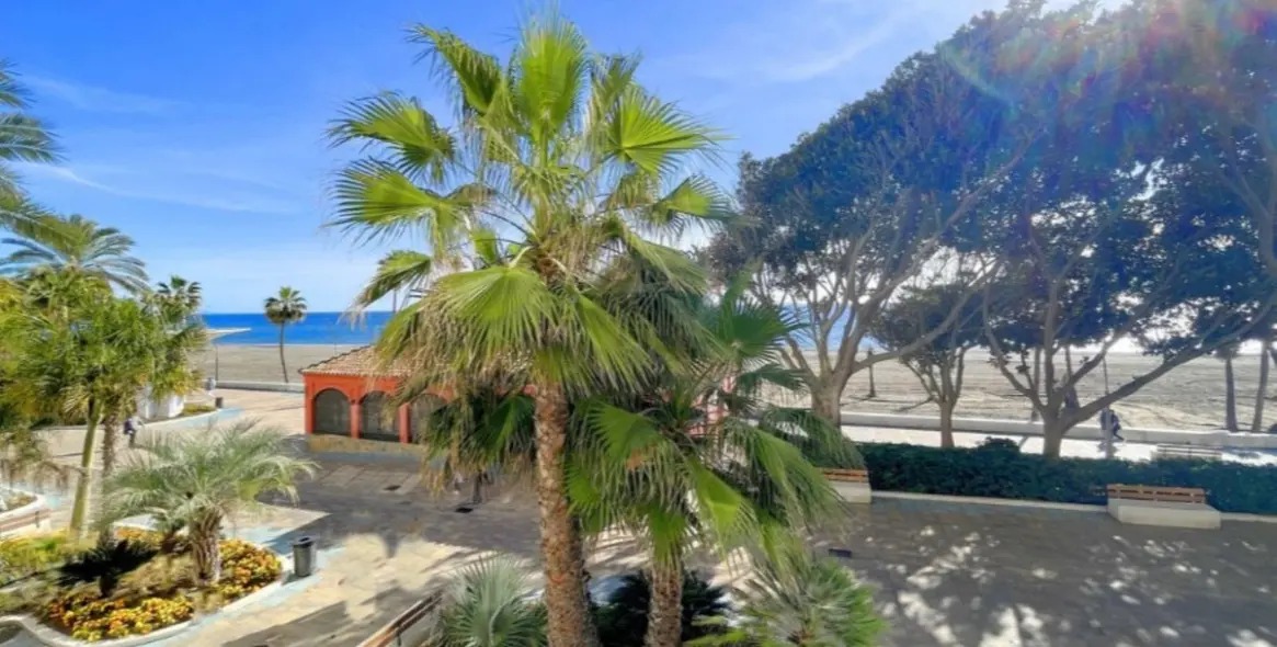 Продажа апартаментов на среднем этаже в Estepona 6