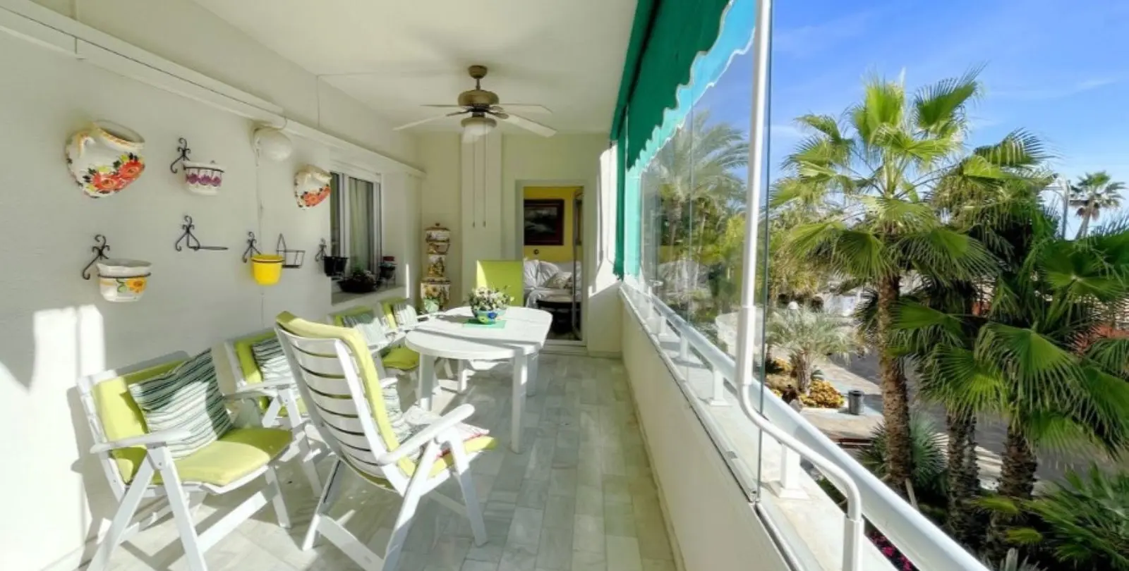 Sale of middle floor apartment in Estepona 1