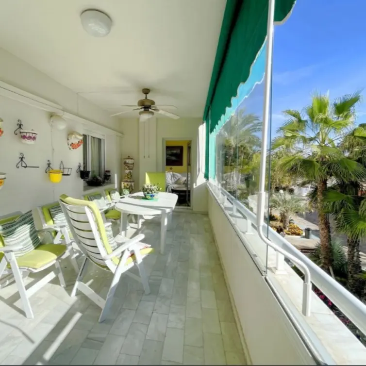 Venta de apartamento en planta media en Estepona