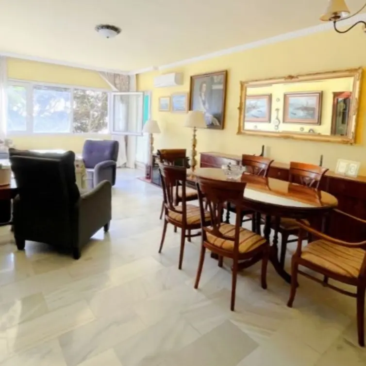 Venta de apartamento en planta media en Estepona