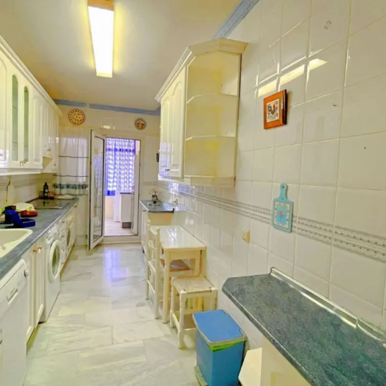 Venta de apartamento en planta media en Estepona