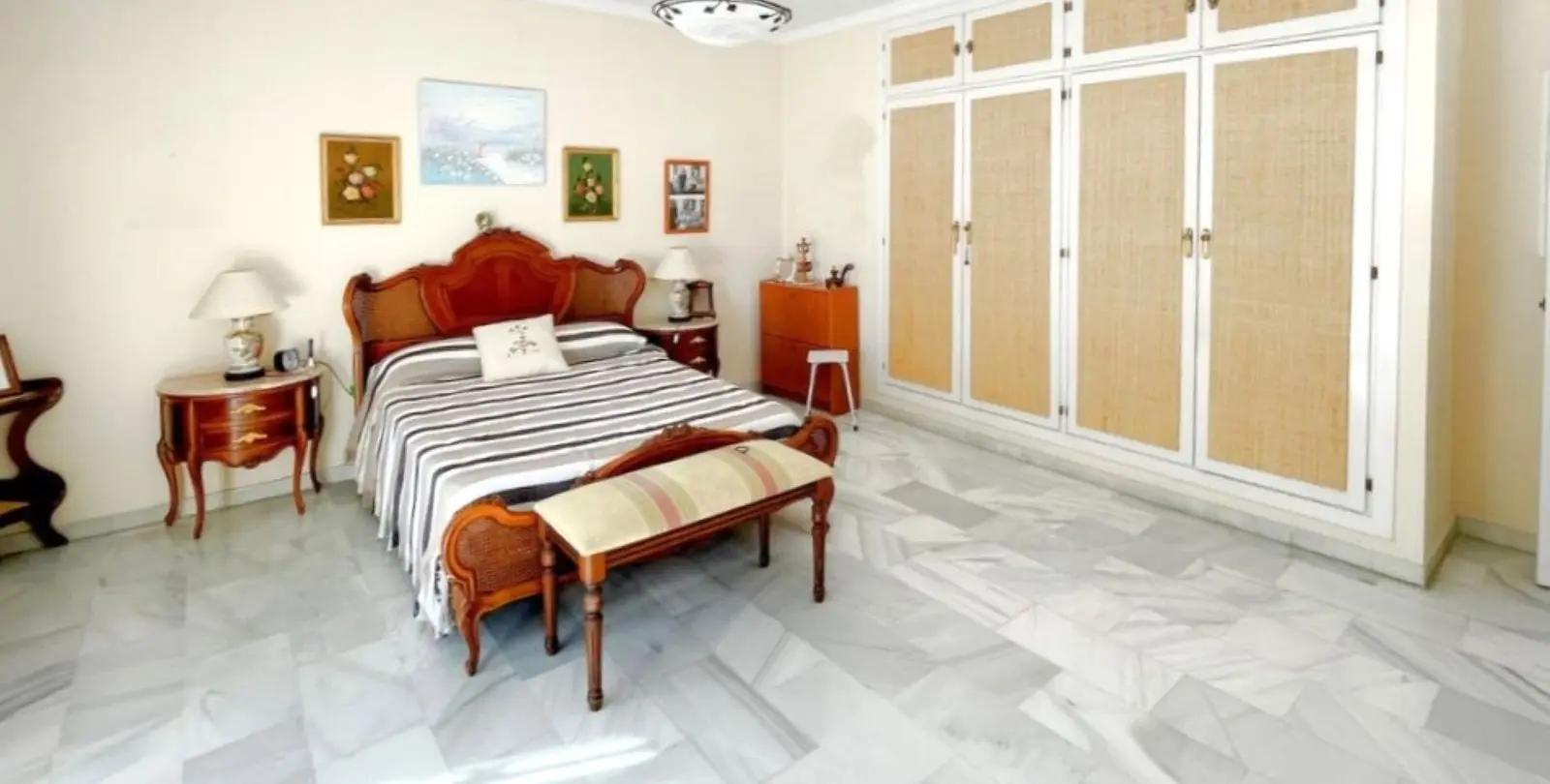 Sale of middle floor apartment in Estepona 4