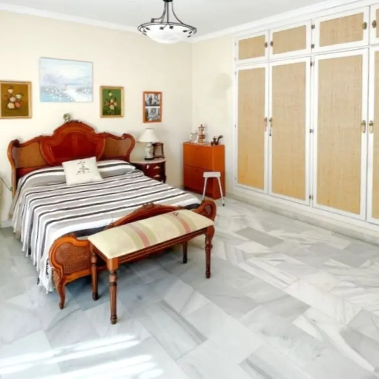 Venta de apartamento en planta media en Estepona
