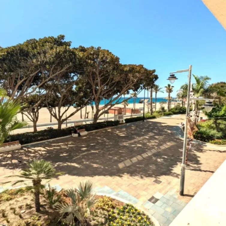 Venta de apartamento en planta media en Estepona