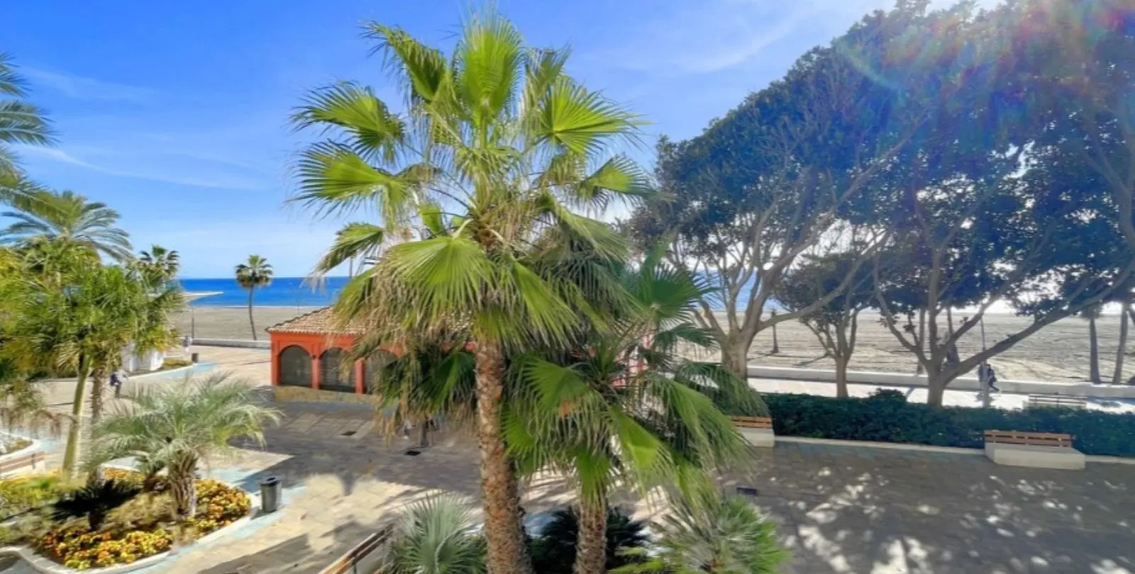 Sale of middle floor apartment in Estepona 6