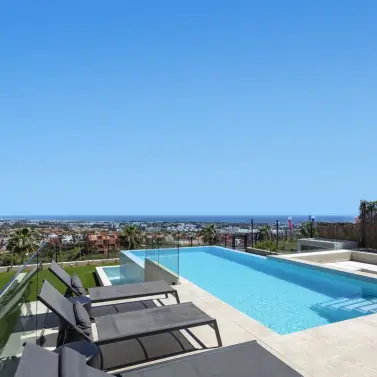 Sale of detached villa in Benahavís