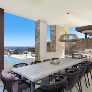 Sale of detached villa in Benahavís