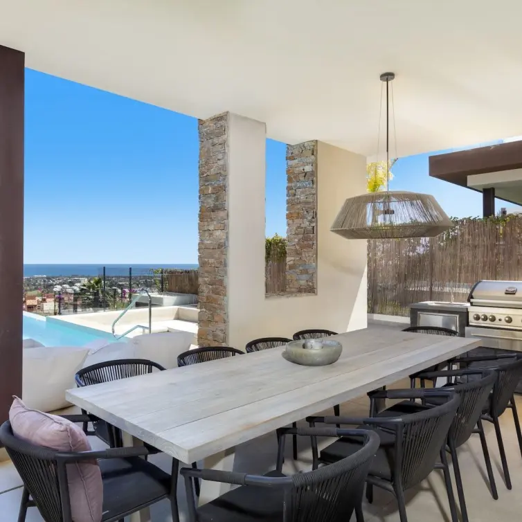 Sale of detached villa in Benahavís