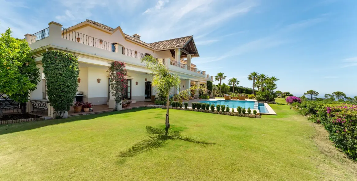 Sale of detached villa in Estepona 5