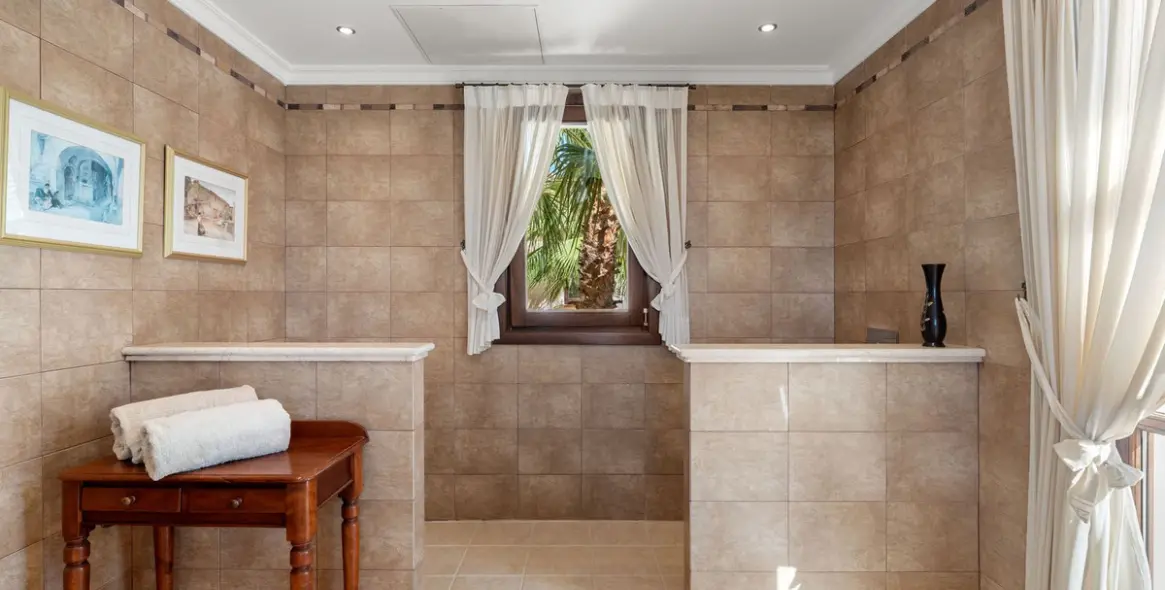 Sale of detached villa in Estepona 22