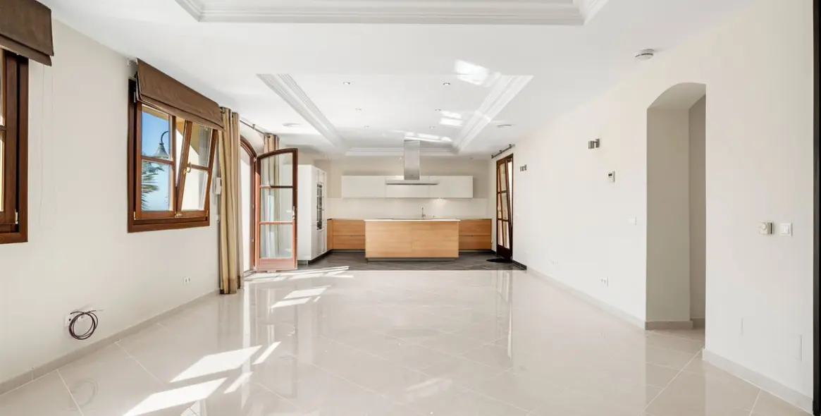 Sale of detached villa in Estepona 41